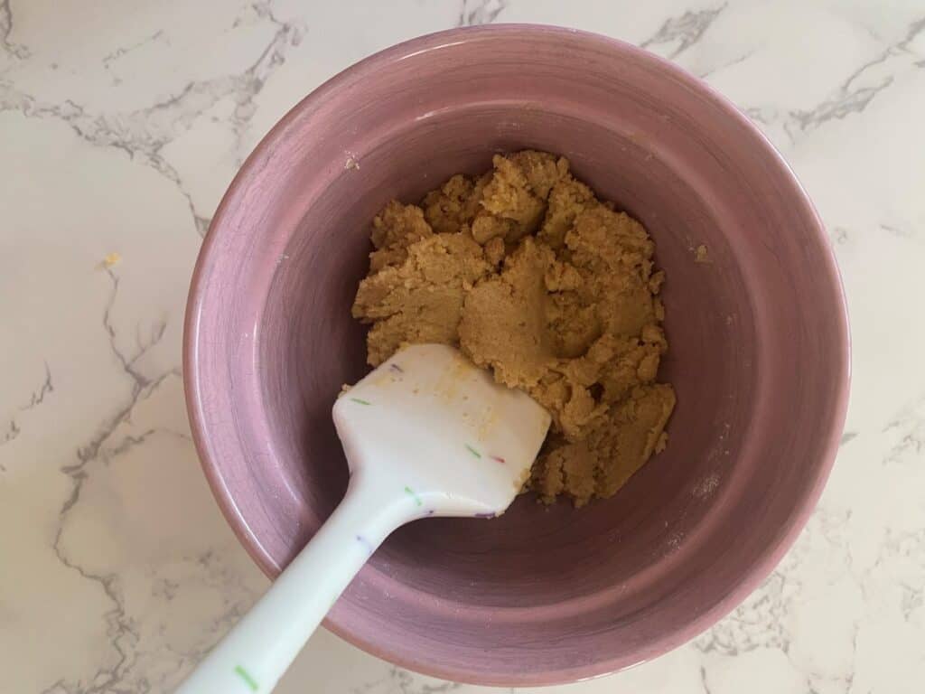 Craquelin mixture for vanilla daisy choux puffs