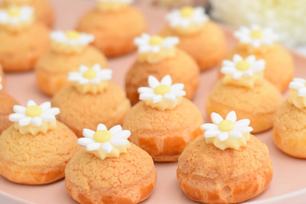 Vanilla Daisy Choux puffs with fondant daisies