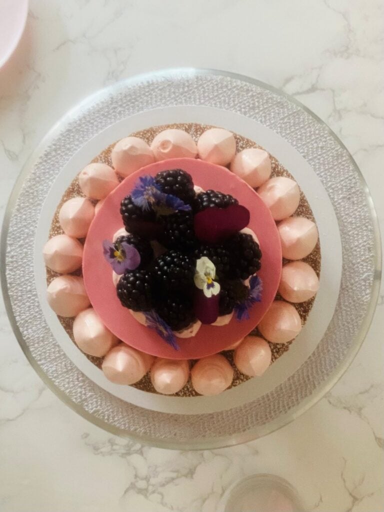 Lemon & blackberry sandwich cake top view