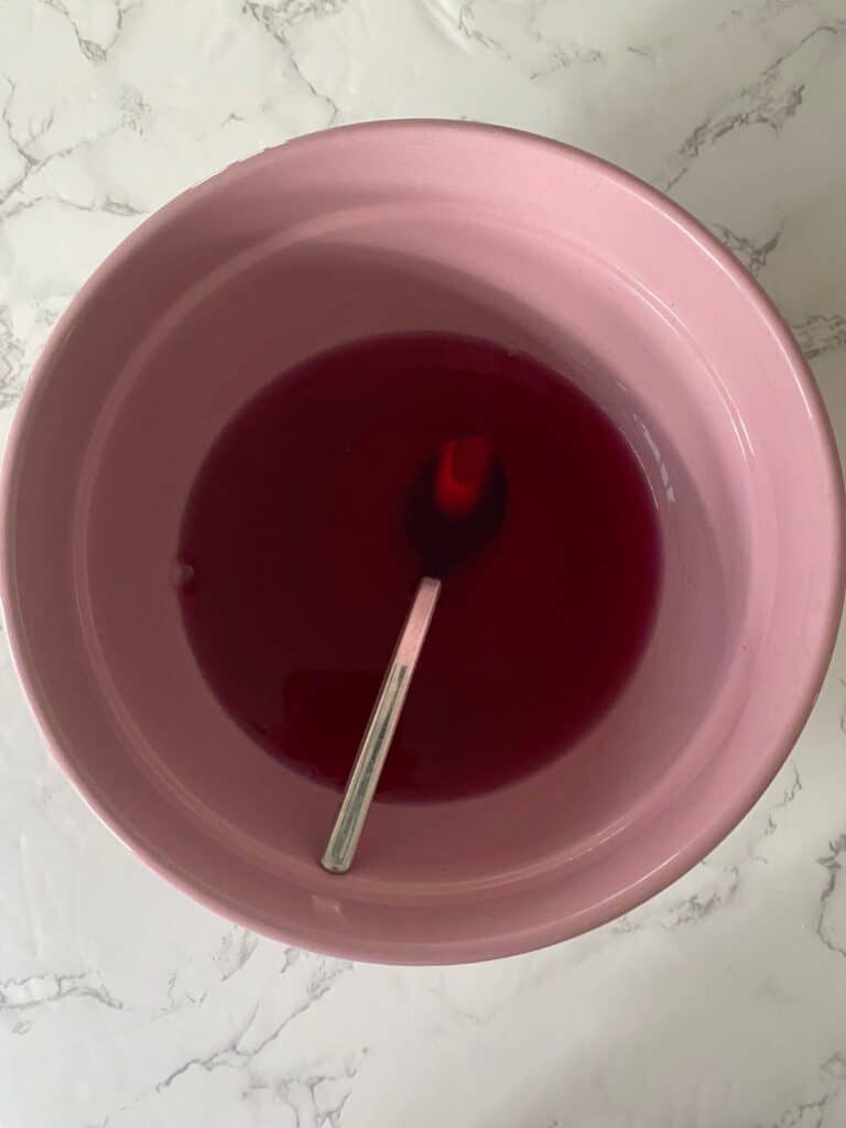 Little raspberry jelly cakes bowl