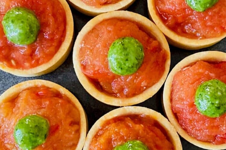 Tomato pesto tartlets