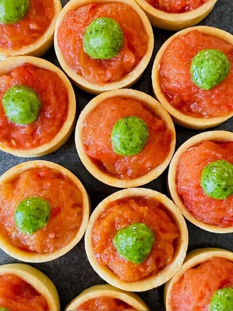 Tomato pesto tartlets