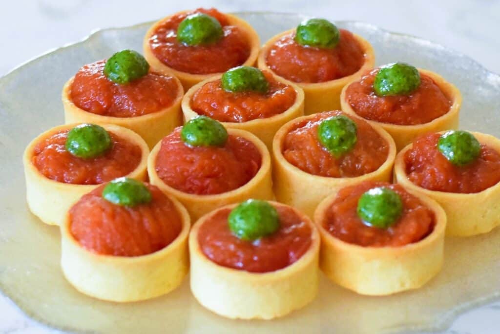 Tomato pesto tartlets