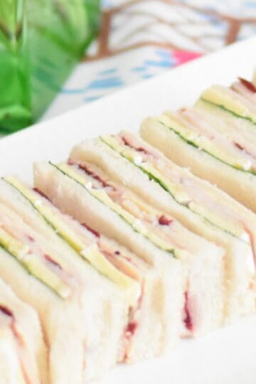 turkey cranberry & brie finger sandwiches
