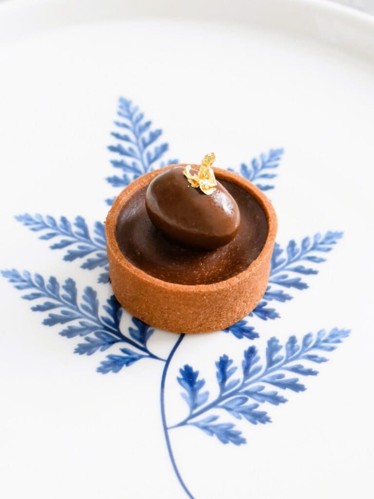 A single scorched almond tartlet sits on a plate