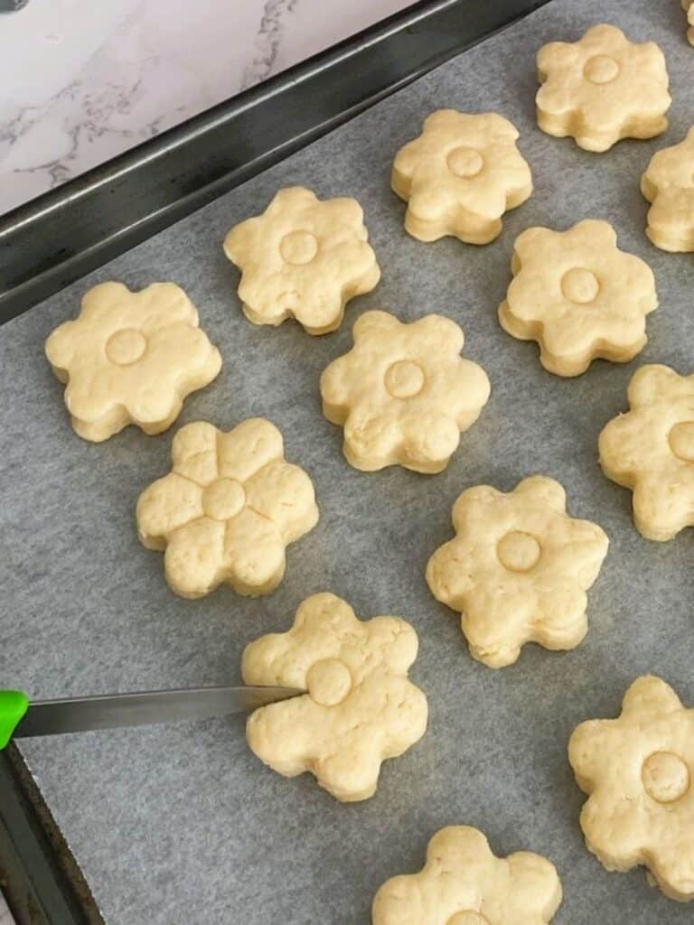 cut the petals of the flower scones