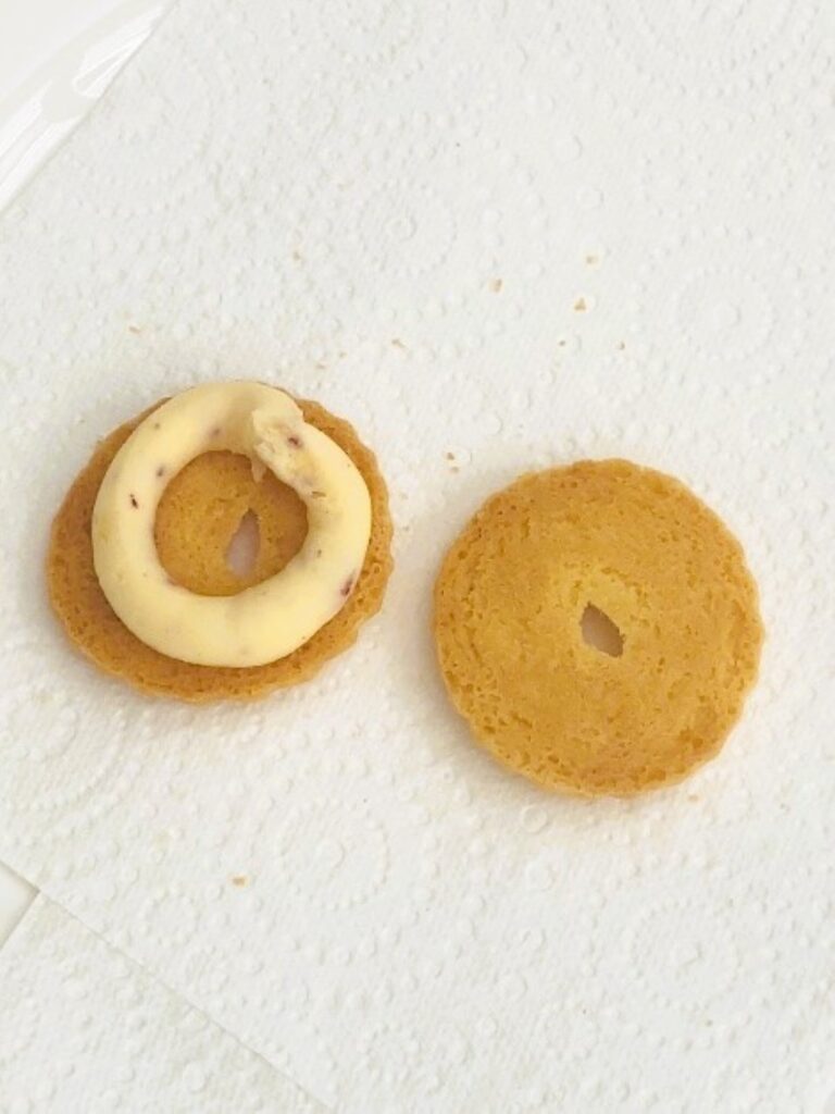 Melting moment rings with buttercream filling