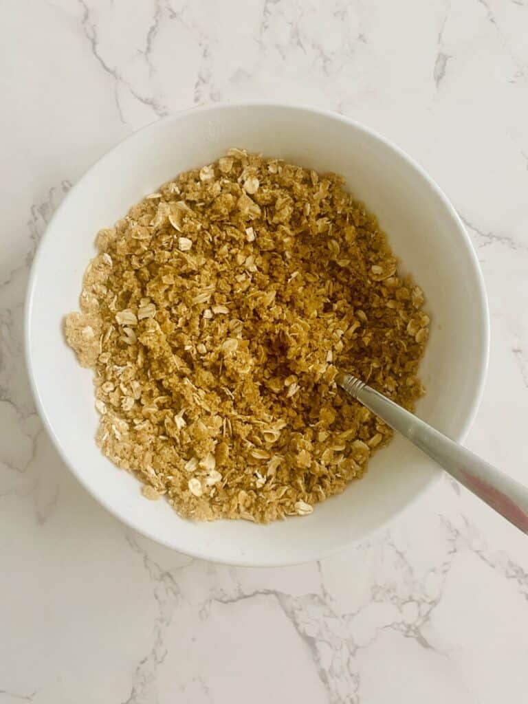 crumble mix for Apple crumble mini muffins