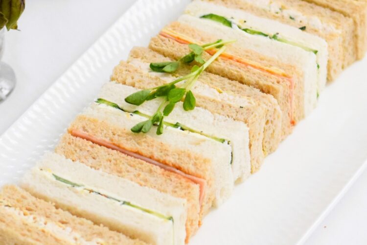 Finger sandwich guide