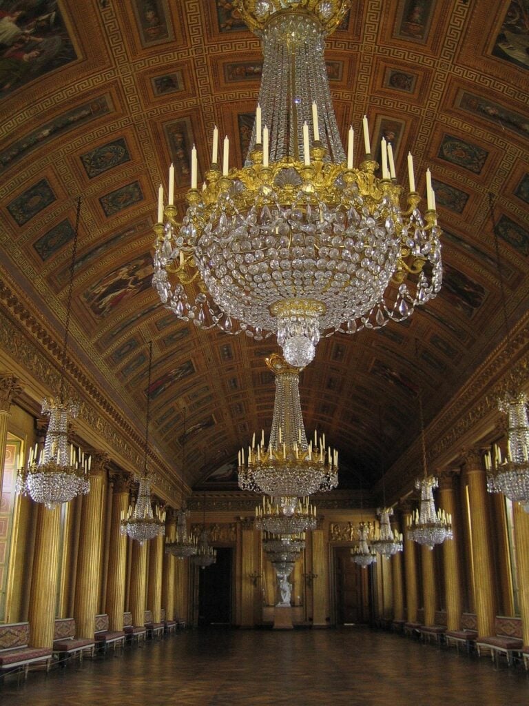 chandelier, royal palace, compiegne, ballroom, 