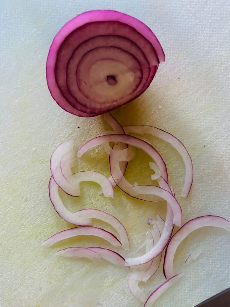 slices of red onion