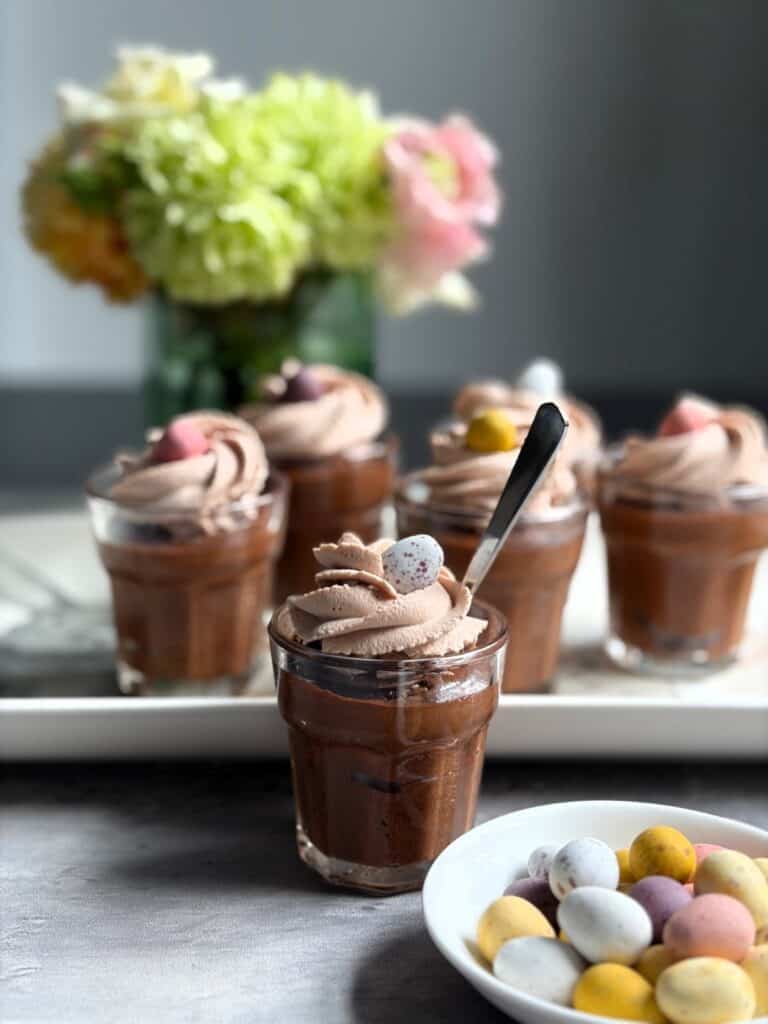 Mini Easter chocolate mousse cups